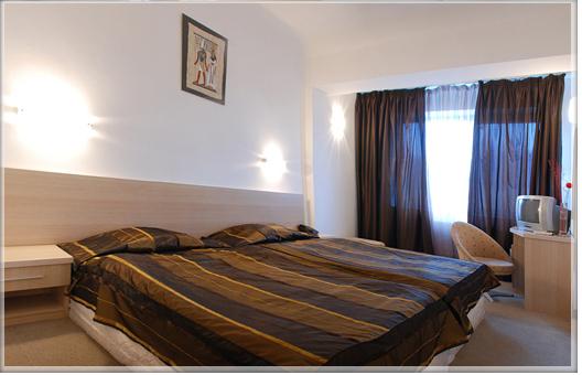 Релакс зона и топъл басейн + 1 или 2 нощувки със закуски до края на Май в хотел Рила, Дупница - Снимка 8