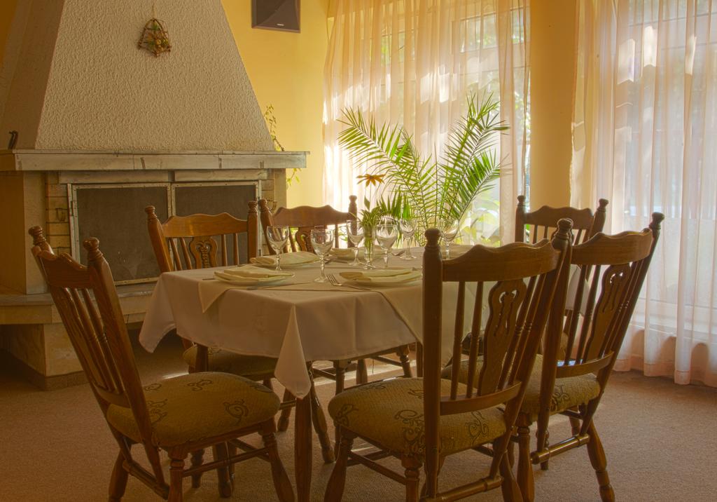 Лято във Велинград. Нощувка на човек със закуска и вечеря в хотел Зора - Снимка 36