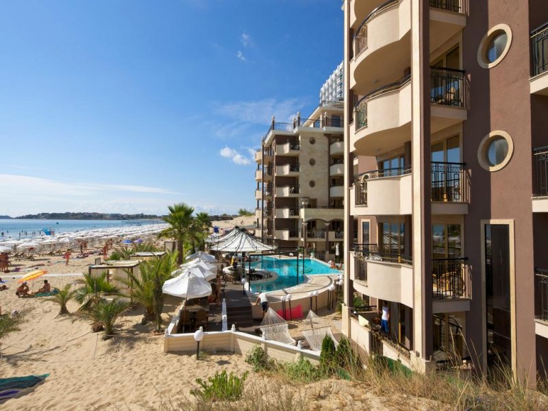 Хотел Голдън Ина - Снимка 11