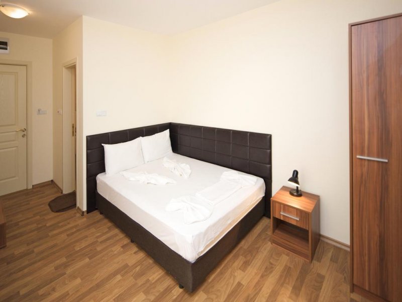 Хотел Голдън Ина - Снимка 5