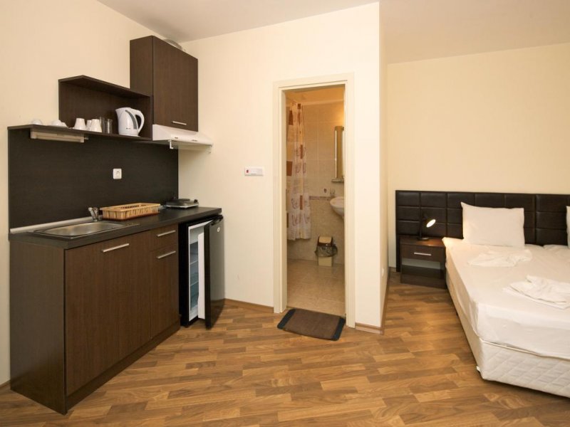 Хотел Голдън Ина - Снимка 3