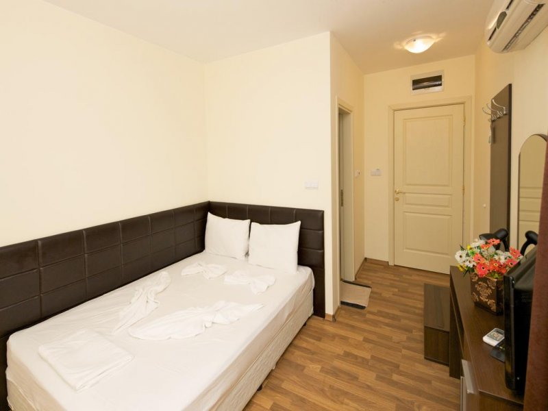 Хотел Голдън Ина - Снимка 3