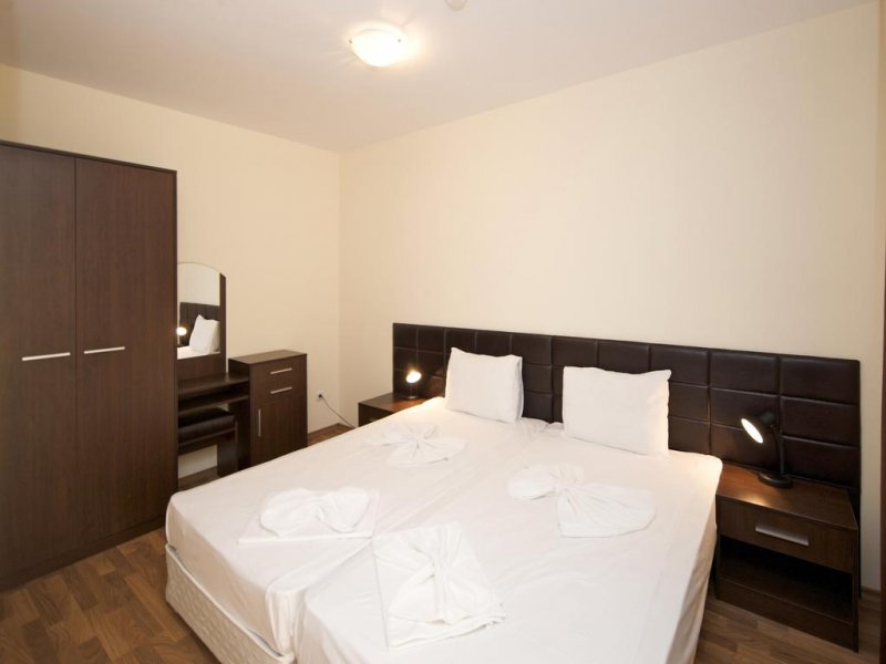 Хотел Голдън Ина - Снимка 10