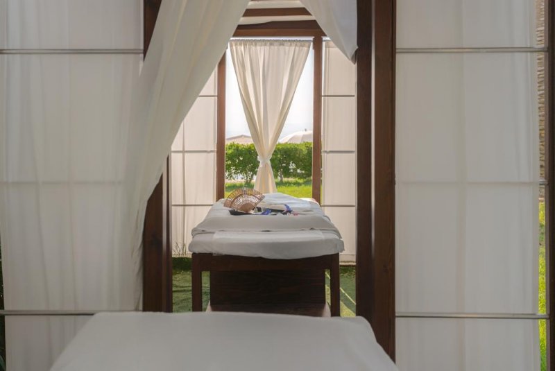 Elea Beach Hotel - Снимка 1