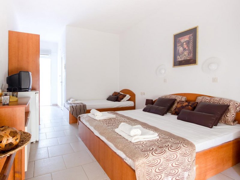 Koviou Holiday Village - Снимка 1