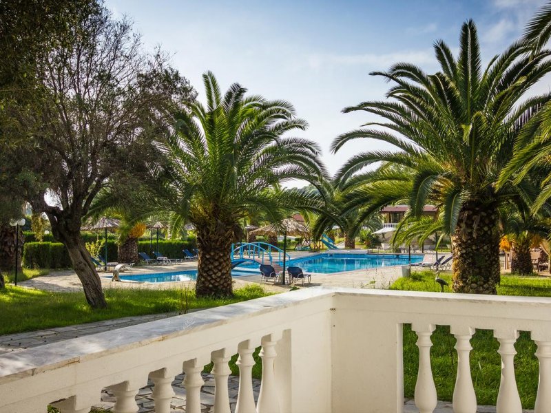 Koviou Holiday Village - Снимка 9