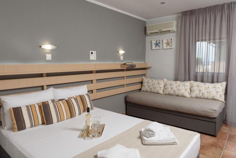 Ammos Beach Studios and Suites - Снимка 1