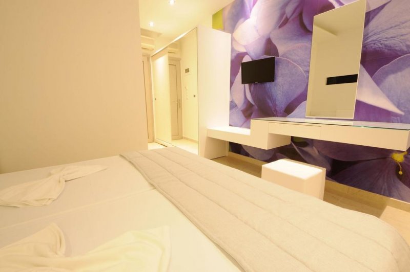 Louloudis Fresh Hotel - Снимка 1