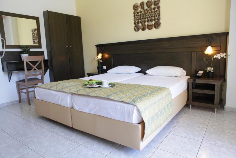 Sarantis Hotel - Снимка 5