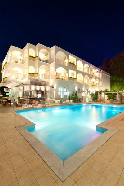 Kronos Hotel - Снимка 2