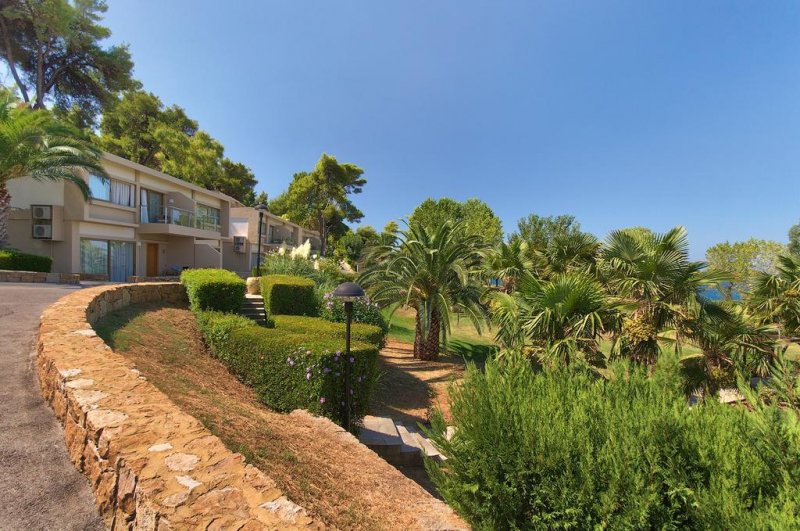 Sani Beach Club - Снимка 9