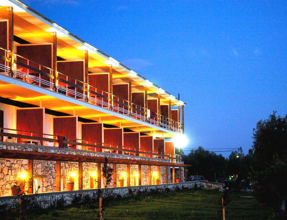 Ранни резервации: 3 нощувки със закуски и вечери в хотел Xenia Ouranoupoli 4*, Халкидики, Гърция през Април и Май! - Снимка 31