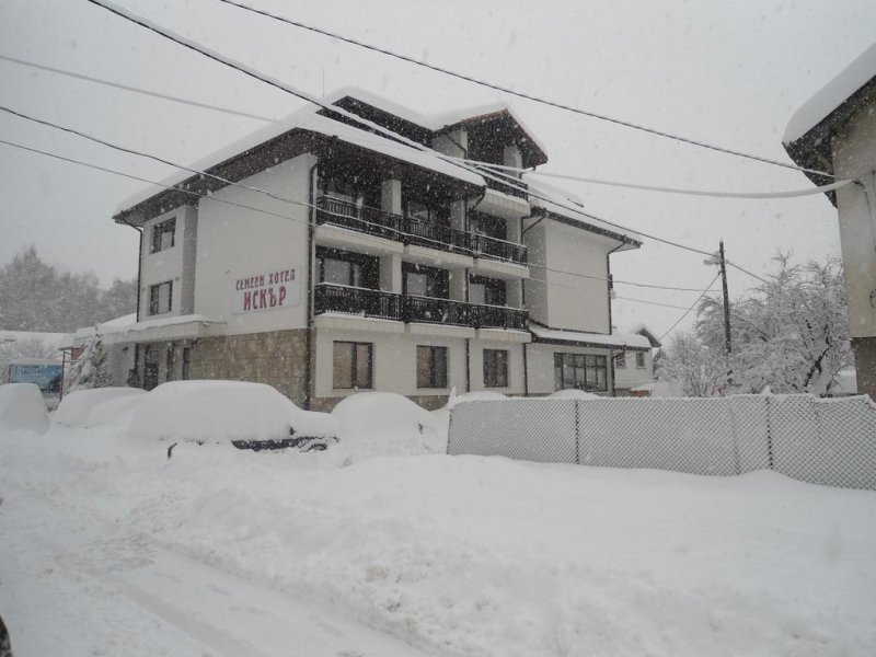 Семеен Хотел Искър - Снимка 1