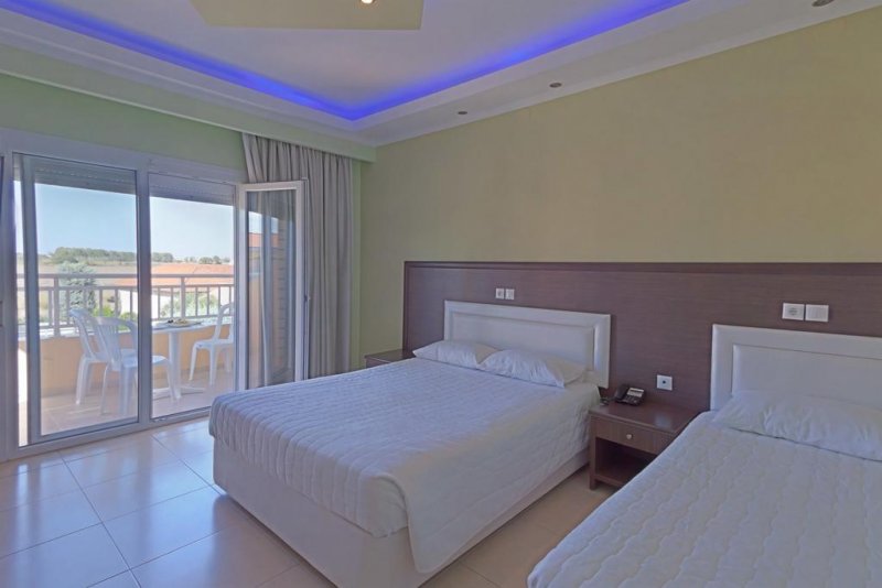 Grand Platon Hotel - Снимка 3