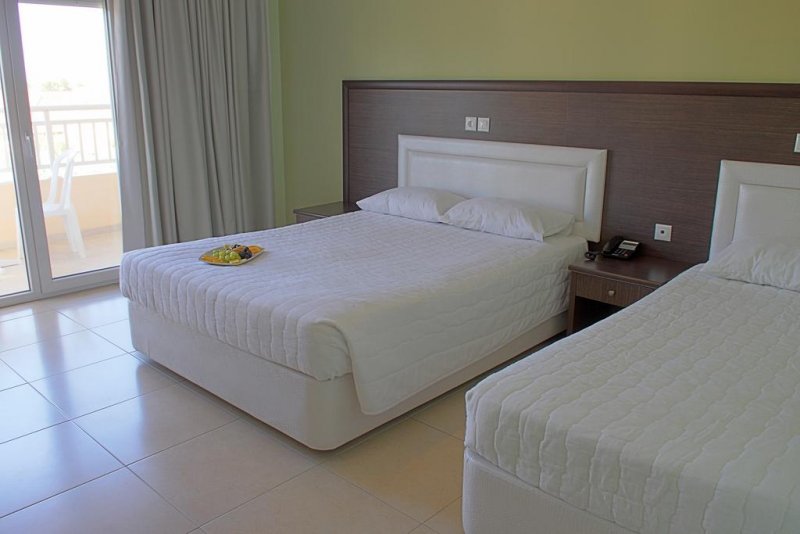 Grand Platon Hotel - Снимка 1