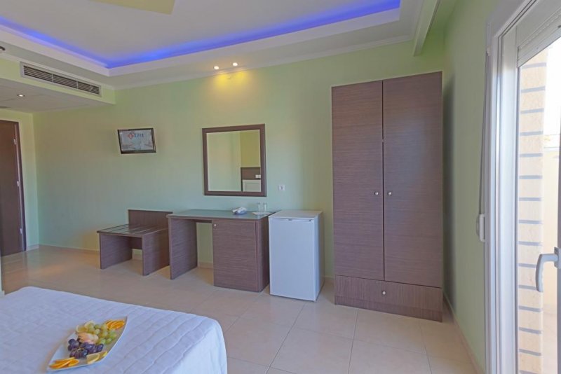 Grand Platon Hotel - Снимка 2