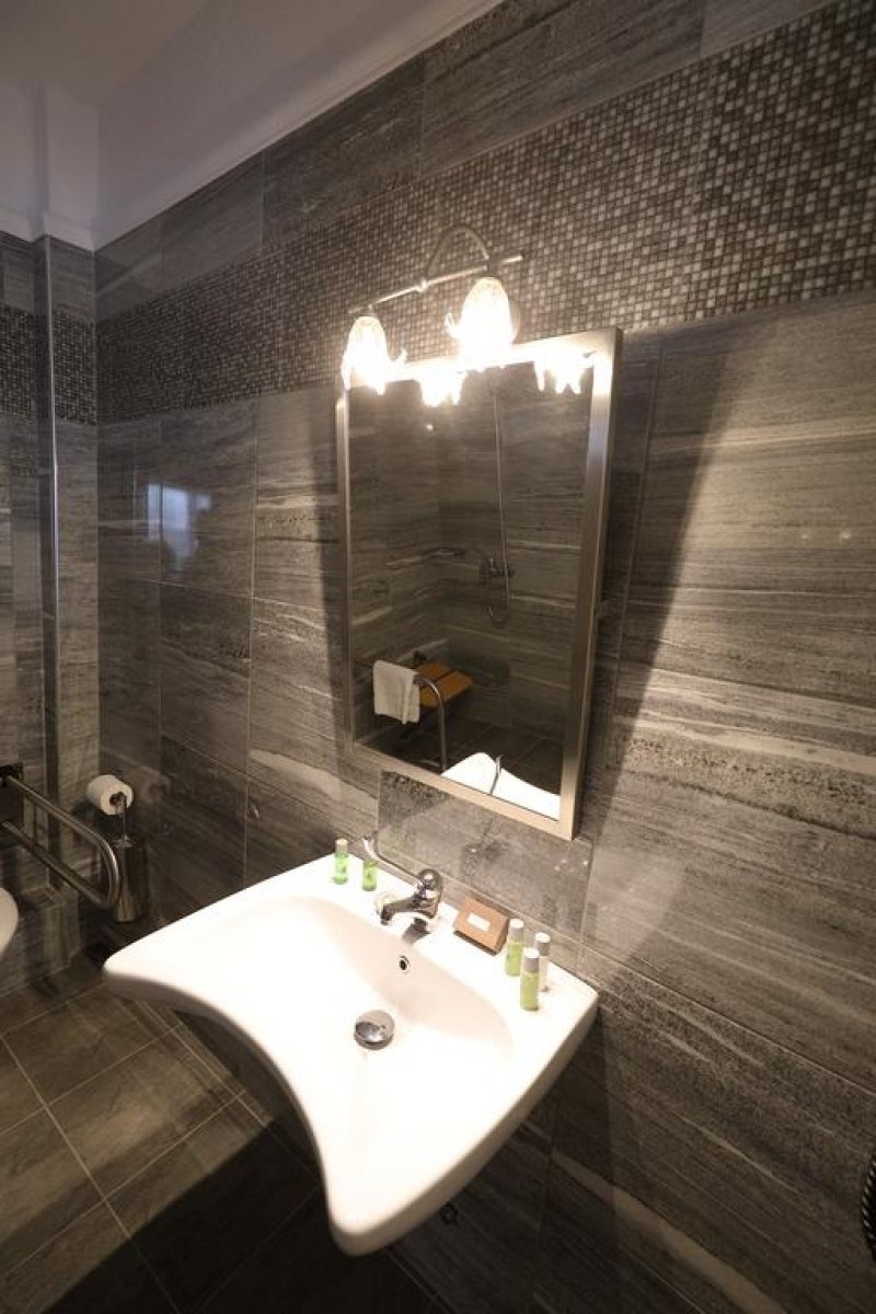 Artemis Plaza Hotel - Снимка 2