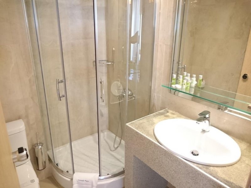 Artemis Plaza Hotel - Снимка 1