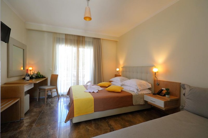 Artemis Plaza Hotel - Снимка 2