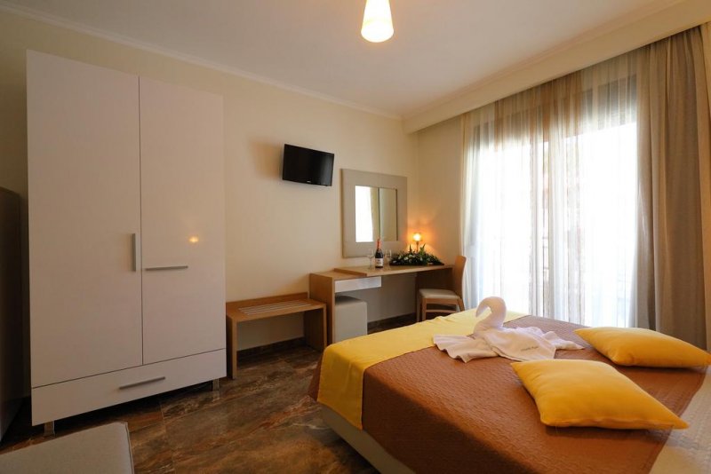 Artemis Plaza Hotel - Снимка 8