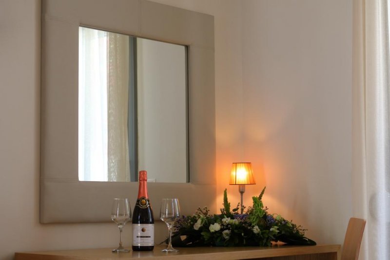 Artemis Plaza Hotel - Снимка 3