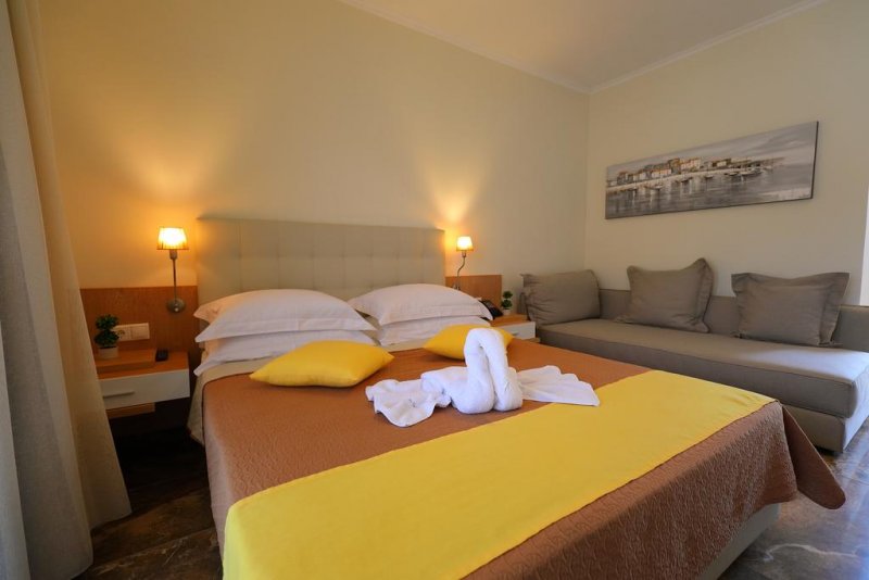 Artemis Plaza Hotel - Снимка 1