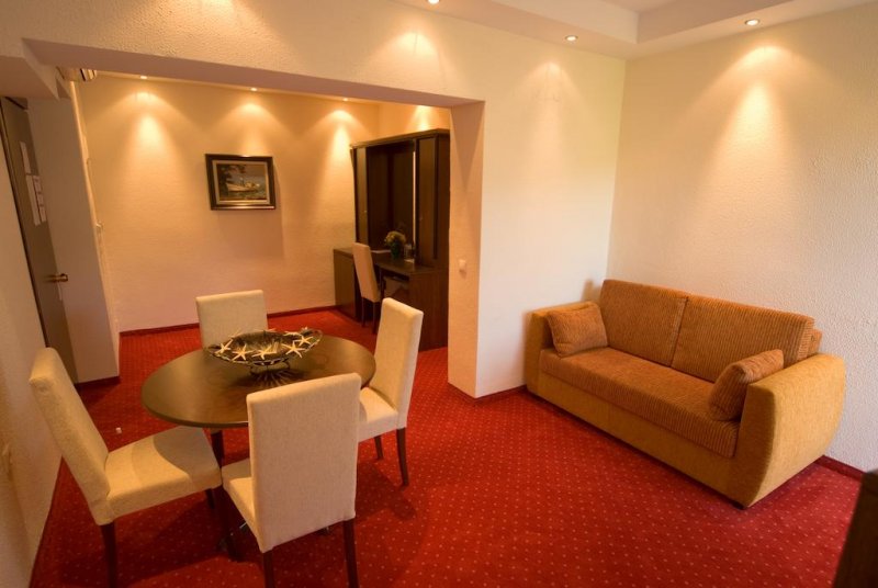 Mendi Hotel - Снимка 1