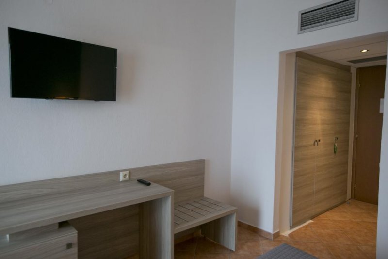 Oceanis Hotel - Снимка 2