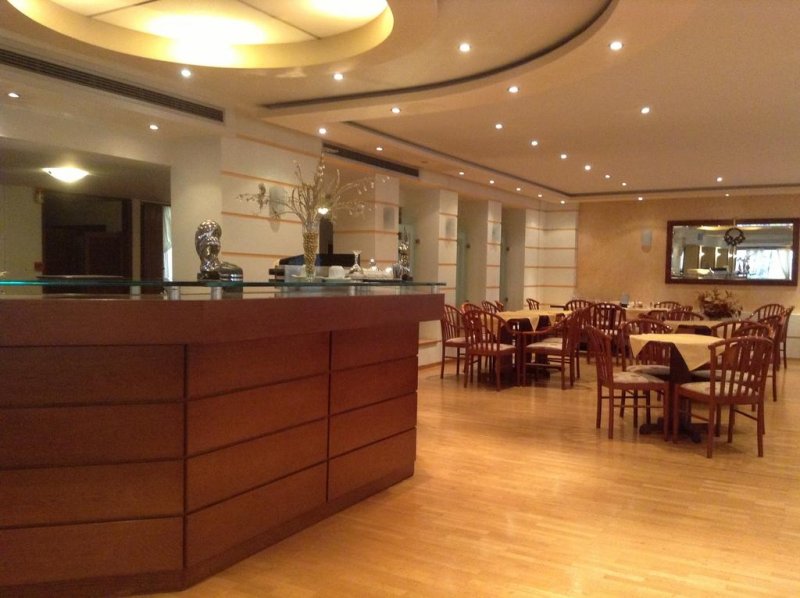 Oceanis Hotel - Снимка 2