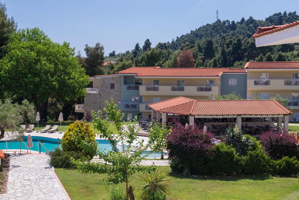 Лято 2020 в Криопиги, Халкидики, Гърция! Нощувка за двама или трима, закуска по избор + басейн в хотел Alkion - Снимка 1