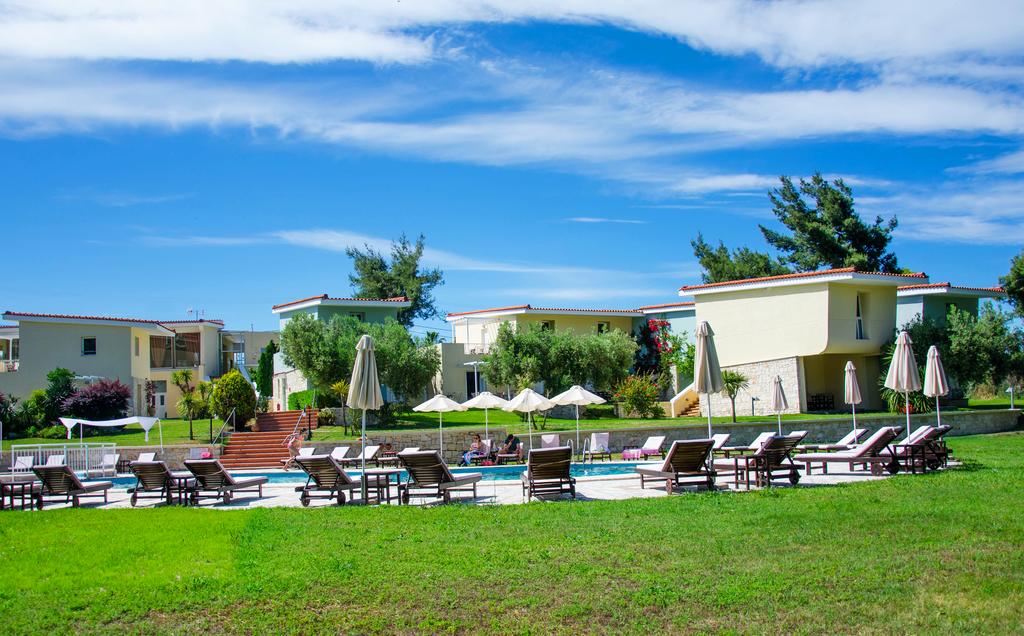 Лято 2020 в Криопиги, Халкидики, Гърция! Нощувка за двама или трима, закуска по избор + басейн в хотел Alkion - Снимка 4