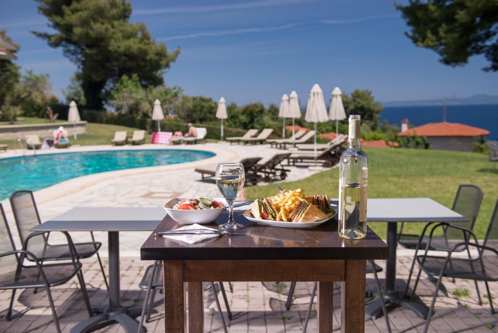 Лято 2020 в Криопиги, Халкидики, Гърция! Нощувка за двама или трима, закуска по избор + басейн в хотел Alkion - Снимка 24