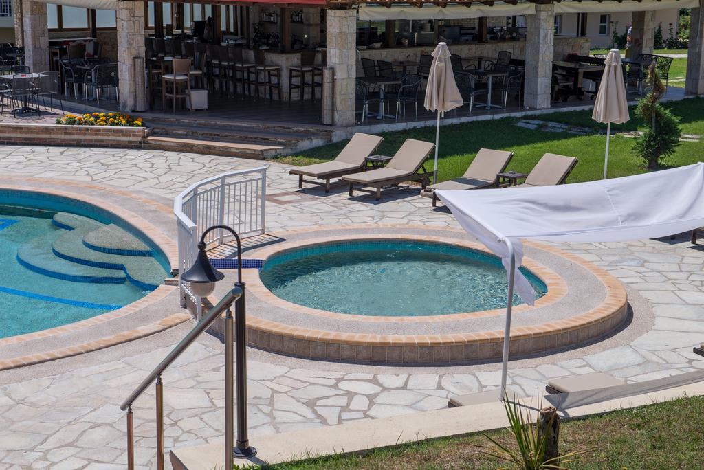 Лято 2020 в Криопиги, Халкидики, Гърция! Нощувка за двама или трима, закуска по избор + басейн в хотел Alkion - Снимка 11