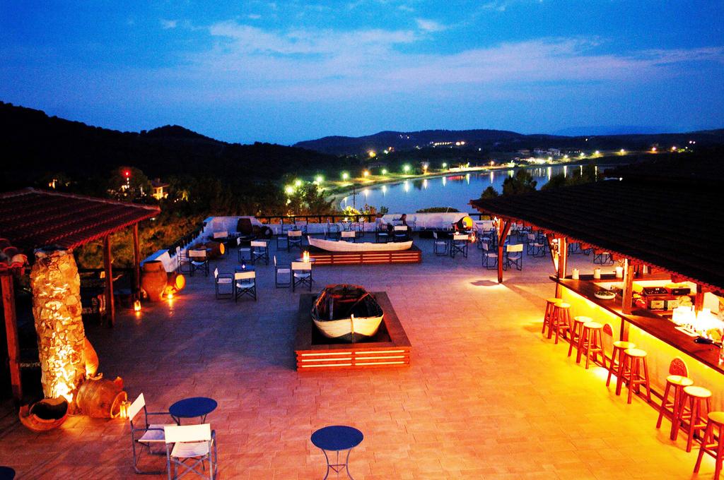 Ранни записвания: 5 нощувки със закуски и вечери в хотел Agionissi Resort 4*, о.Амуляни, Халкидики, Гърция през Юли и Август! - Снимка 1