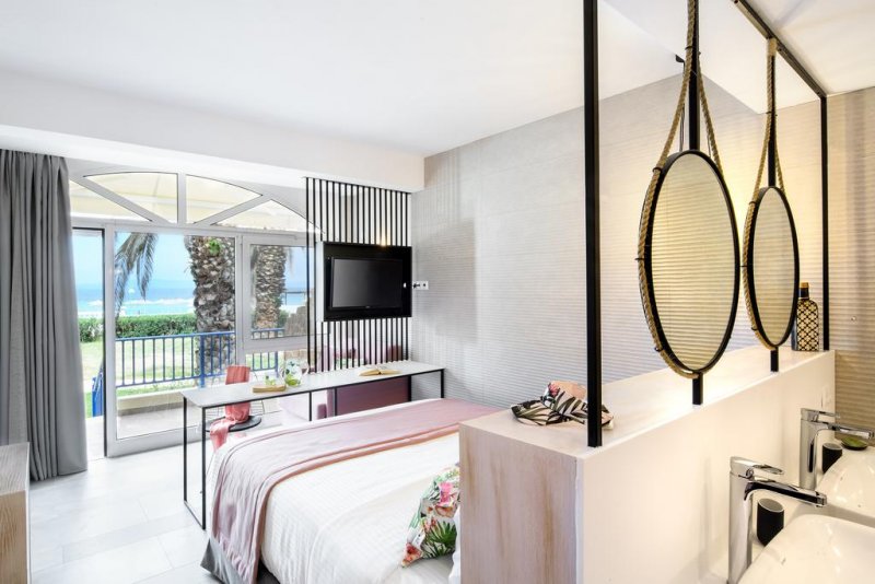 Antigoni Beach Resort - Снимка 1