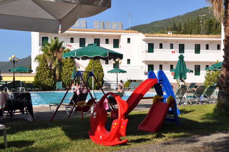 Santa Marina Hotel - Снимка 1