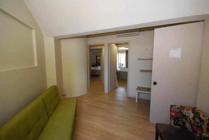 Hotel Lefkas - Снимка 1