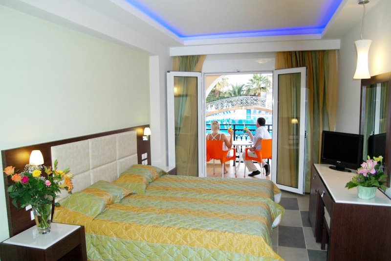 Majestic Hotel & Spa - Снимка 3