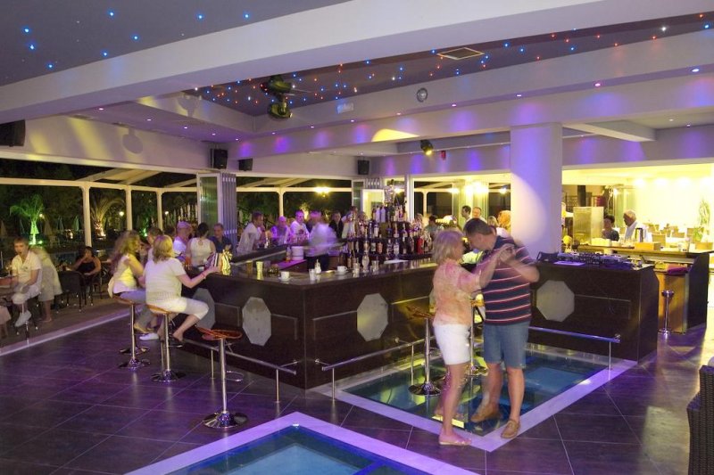 Majestic Hotel & Spa - Снимка 7