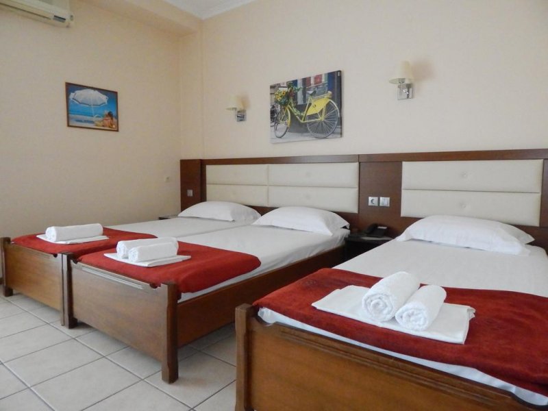 Gold Stern Hotel - Снимка 1