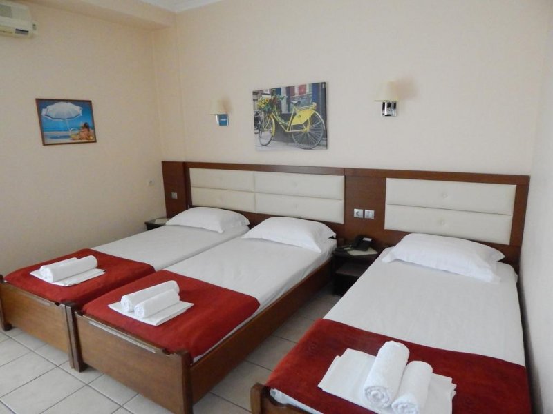 Gold Stern Hotel - Снимка 1