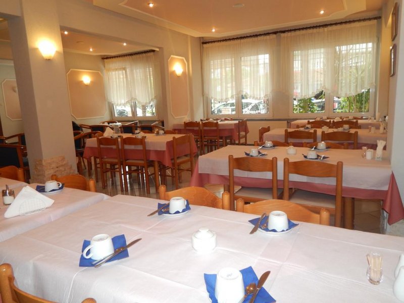 Gold Stern Hotel - Снимка 11