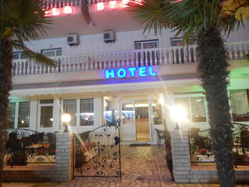 Gold Stern Hotel - Снимка 2