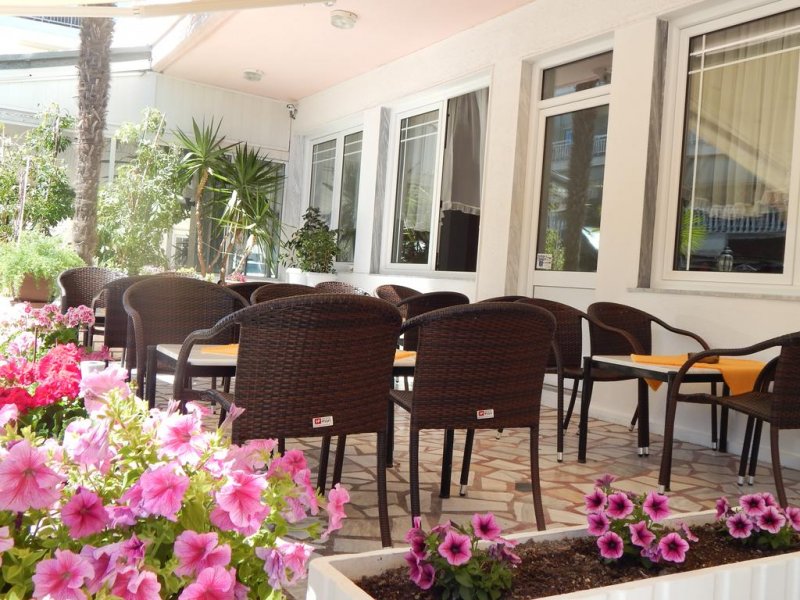 Gold Stern Hotel - Снимка 4