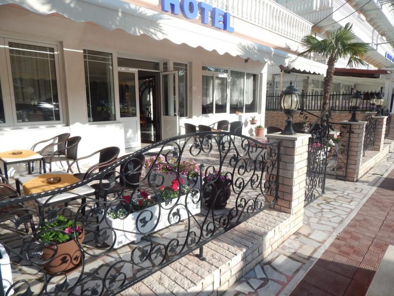 Gold Stern Hotel - Снимка 2