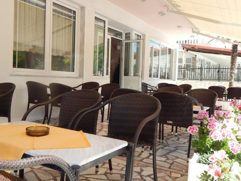 Gold Stern Hotel - Снимка 3