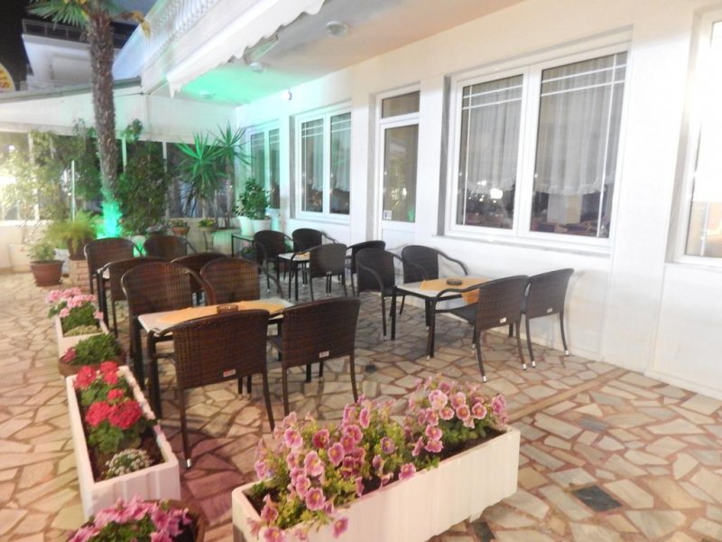 Gold Stern Hotel - Снимка 4