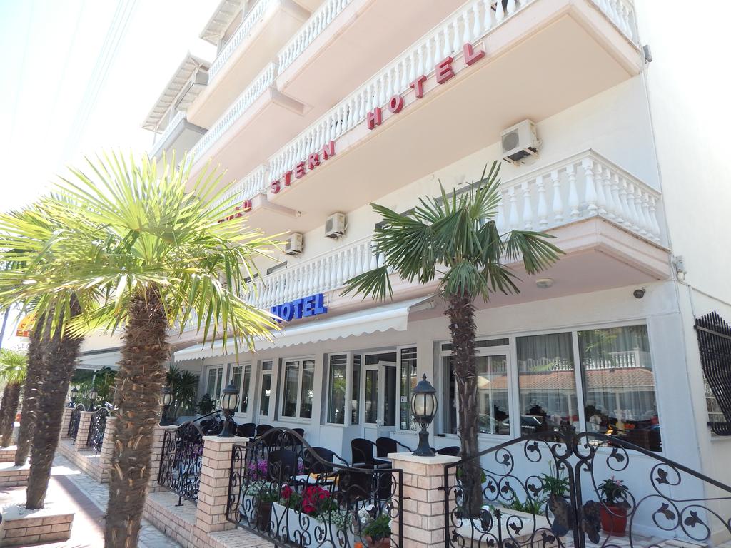 Лято в Паралия Катерини, на 80м. от плажа! Нощувка със закуска в хотел Gold Stern***, Гърция! - Снимка 