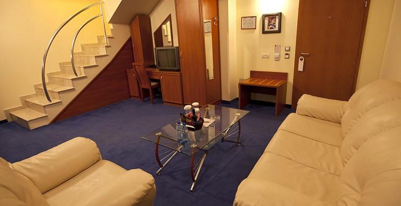 Хотел Дипломат Плаза - Снимка 4