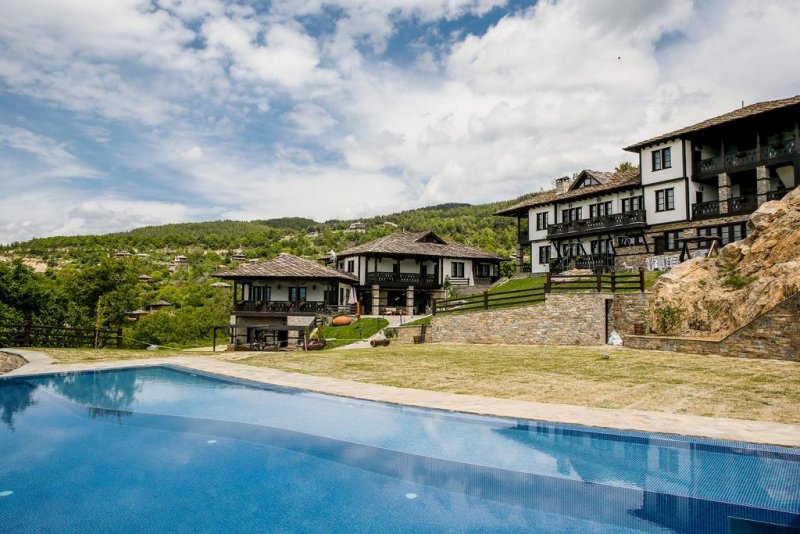 Хотел Лещен - Снимка 0